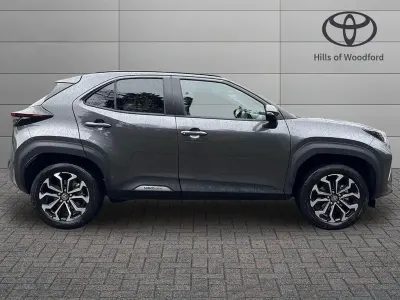 Novo Toyota Yaris Cross Design 2025 Cinzento SUV