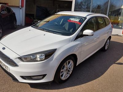 Used Ford Focus Zetec 120 HP (88 kW) 2015 White Estate