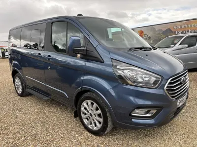 Begagnad Ford Tourneo Titanium 130 HK (95 kW) 2020 Blå Minibuss