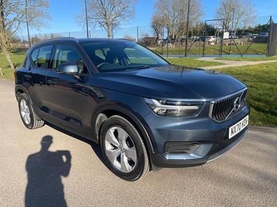 Blue Used 2020 Volvo XC40 Momentum SUV | £17,999 (Fair price)