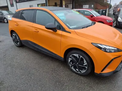 Usado MG MG4 EV Trophy 319 kW (435 CV) 2023 Naranja Utilitario