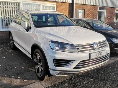 used VW Touareg g 3.0 TDI V6 BlueMotion Tech R-Line Plus 5dr - Panoramic Sunroof - Heated Leather - 20in Alloys - SUV