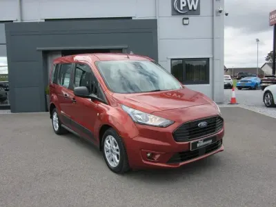 Usado Ford Tourneo Zetec 120 HP (88 kW) 2021 Laranja Monovolume