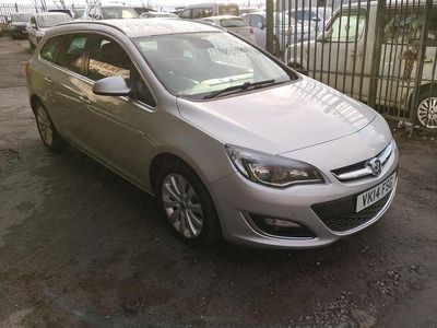 Used Vauxhall Astra Elite 115 HP (84 kW) 2014 Silver Estate