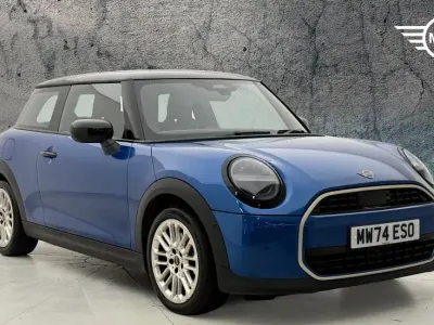 Używany Mini Cooper Hatch 154 KM (113 kW) 2024 Niebieski Hatchback