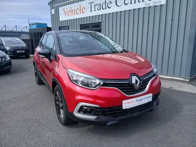 Used Renault Captur Iconic 90 HP (66 kW) 2018 Red SUV