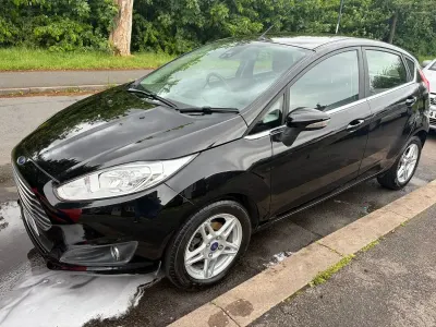 Begagnad Ford Fiesta Zetec 75 HK (55 kW) 2013 Svart Halvkombi