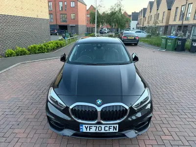 Begagnad BMW 120 Sport Line 2020 Svart Halvkombi