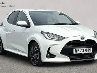 Usado Toyota Yaris Hybrid Design 116 CV (85 kW) 2026 Utilitario