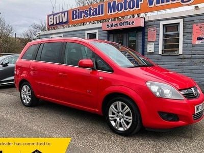 Used Vauxhall Zafira Design Edition 116 HP (85 kW) 2013 Red MPV