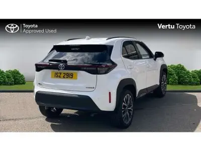Usado Toyota Yaris Cross 113 HP (83 kW) 2023 Branco SUV