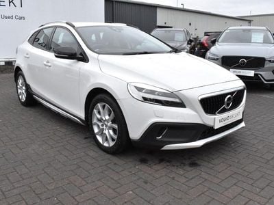 Used Volvo V40 Pro 150 HP (110 kW) 2018 White Hatchback