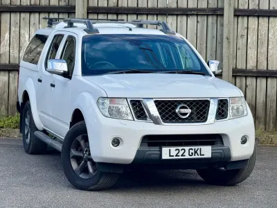 Używany Nissan Navara Tekna 2014 Biały Pickup