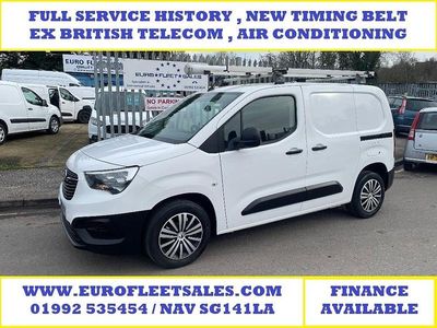 Second-hand Vauxhall Combo Edition 100 CP (73 kW) 2019 Alb Monovolum
