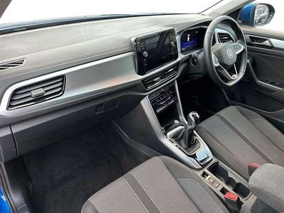 Usado VW T-Roc Match 150 HP (110 kW) 2024 Azul SUV