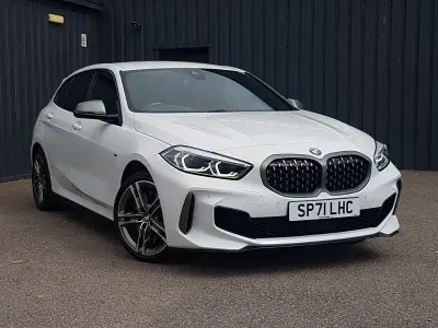 Używany BMW M135 Comfort Edition 306 KM (225 kW) 2021 Biały Hatchback
