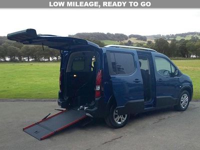 Second-hand Peugeot Rifter Allure 100 CP (73 kW) 2020 Albastru Monovolum