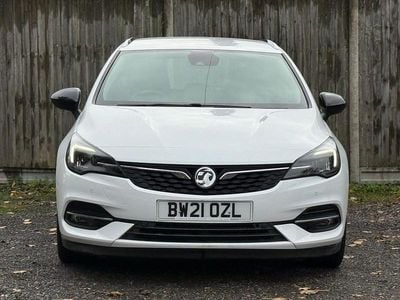 Used Vauxhall Astra SRi 122 HP (89 kW) 2021 White Estate