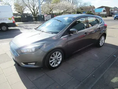 Used Ford Focus Titanium 125 HP (91 kW) 2016 Grey Hatchback