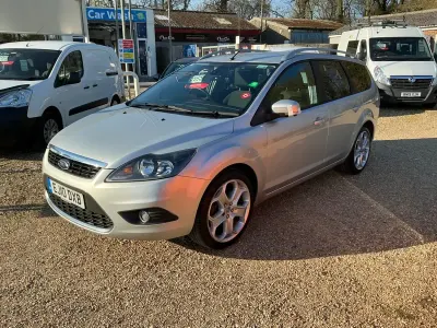Begagnad Ford Focus Titanium 134 HK (98 kW) 2010 Silver Kombi