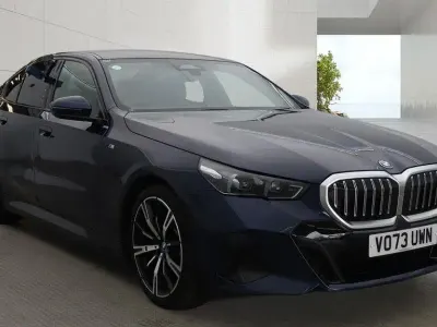 Usado BMW 530e M Sport 295 HP (216 kW) 2024 Azul