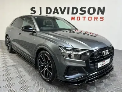 Begagnad Audi Q8 Black Edition 286 HK (210 kW) 2023 Grå SUV