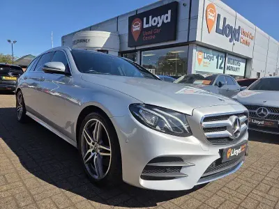 Używany Mercedes E220 AMG Line Premium 2018 Srebrny Kombi