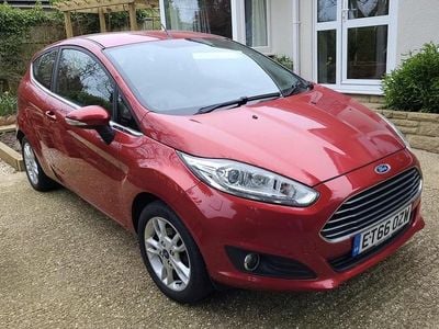 Used Ford Fiesta Zetec 82 HP (60 kW) 2017 Red Hatchback