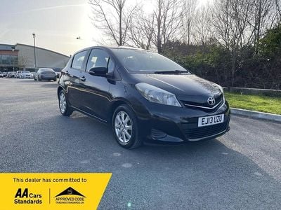 Used Toyota Yaris Multidrive S 101 HP (74 kW) 2013 Black Hatchback