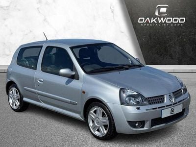 Silver Used 2003 Renault Clio II Hatchback | £5,995 (A bit pricey)