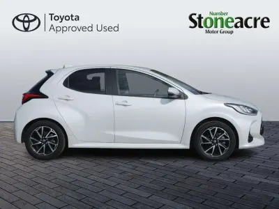 Used Toyota Yaris Hybrid Design 113 HP (83 kW) 2023 White Hatchback