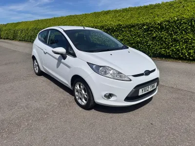 Used Ford Fiesta Zetec 82 HP (60 kW) 2012 White Hatchback