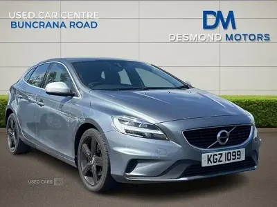 Gebraucht Volvo V40 R-Design 122 PS (89 kW) 2018 Grau Kleinwagen