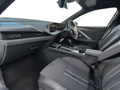 Begagnad Vauxhall Astra 114 kW (156 HK) 2024 Grå Halvkombi