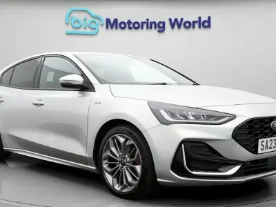 Used Ford Focus ST-Line 125 HP (91 kW) 2023 Silver Hatchback