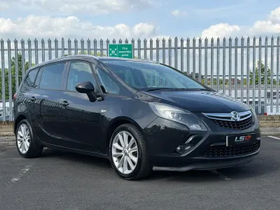 Second-hand Vauxhall Zafira SRi 170 CP (125 kW) 2015 Negru Monovolum