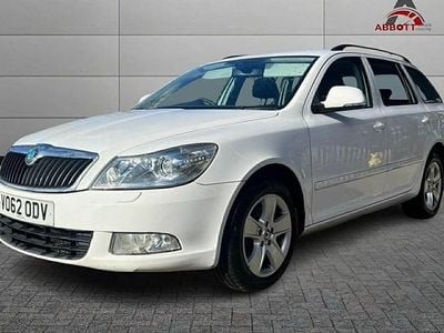 Used Skoda Octavia Elegance 105 HP (77 kW) 2012 White Estate