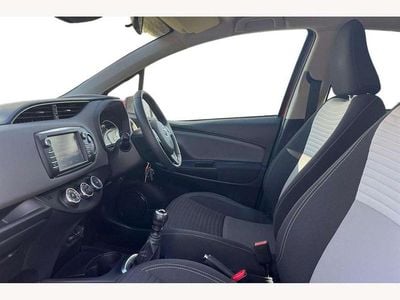 Used Toyota Yaris 111 HP (81 kW) 2019 Red Hatchback