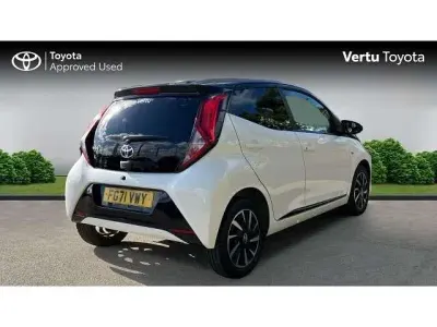 Used Toyota Aygo Trend 72 HP (52 kW) 2021 White Hatchback