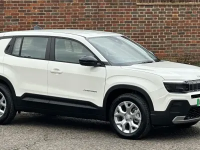 Begagnad Jeep Avenger Altitude 114 kW (156 HK) 2024 Vit SUV