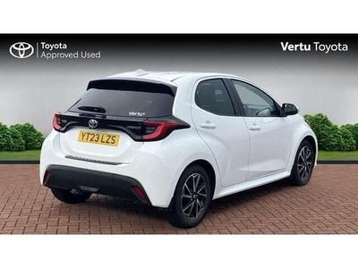 Used Toyota Yaris Hybrid Design 116 HP (85 kW) 2023 White Hatchback