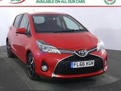 Used Toyota Yaris Design 99 HP (72 kW) 2016 Red Hatchback