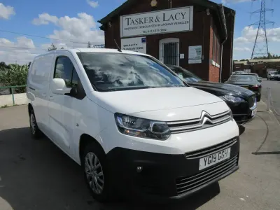 Used Citroën Berlingo Start 100 HP (73 kW) 2019 White MPV