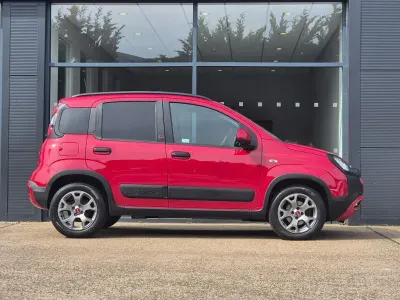 Używany Fiat Panda Red 70 KM (51 kW) 2023 Czerwony Hatchback