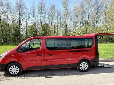 Begagnad Renault Trafic 2021 Röd Minibuss