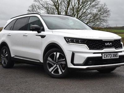 White Used 2023 Kia Sorento SUV | £38,499 (Fair price)