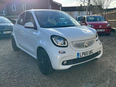 White Used 2015 Smart ForFour Premium Hatchback | £3,990 (Fair price)
