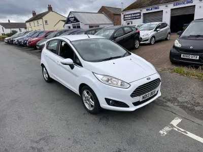 Used Ford Fiesta Zetec 82 HP (60 kW) 2013 White Hatchback