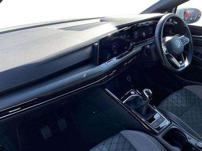 Begagnad VW Golf VIII R-line 150 HK (110 kW) 2023 Vit Halvkombi