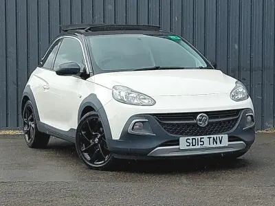 Usado Vauxhall Adam Rocks 87 CV (63 kW) 2015 Blanco Utilitario